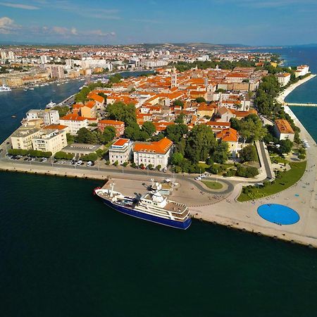 Holiday Apartments Ivano & Leo - Private Parking Задар Екстериор снимка