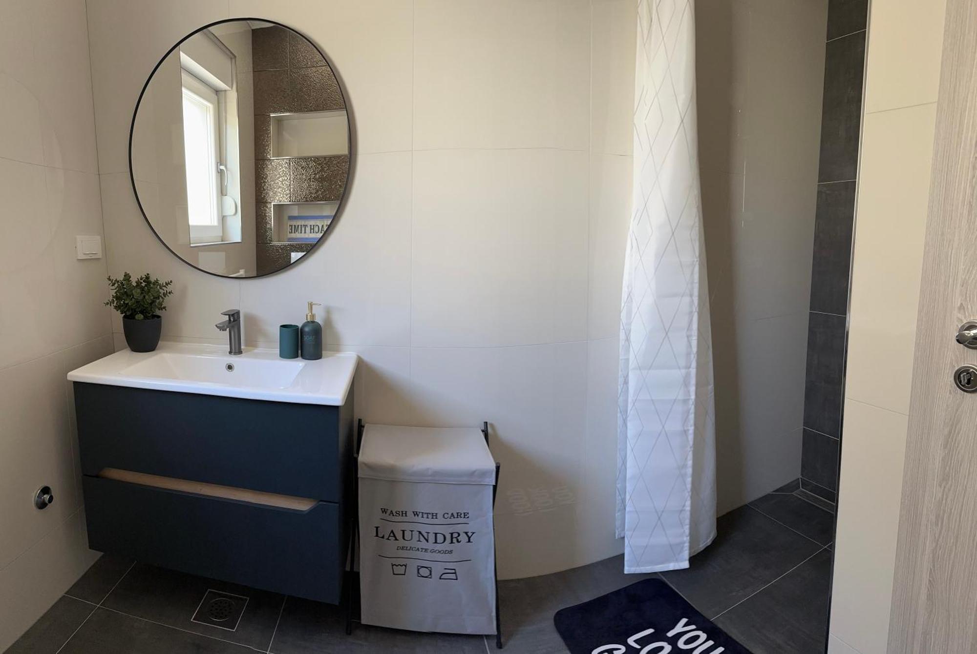 Holiday Apartments Ivano & Leo - Private Parking Задар Екстериор снимка