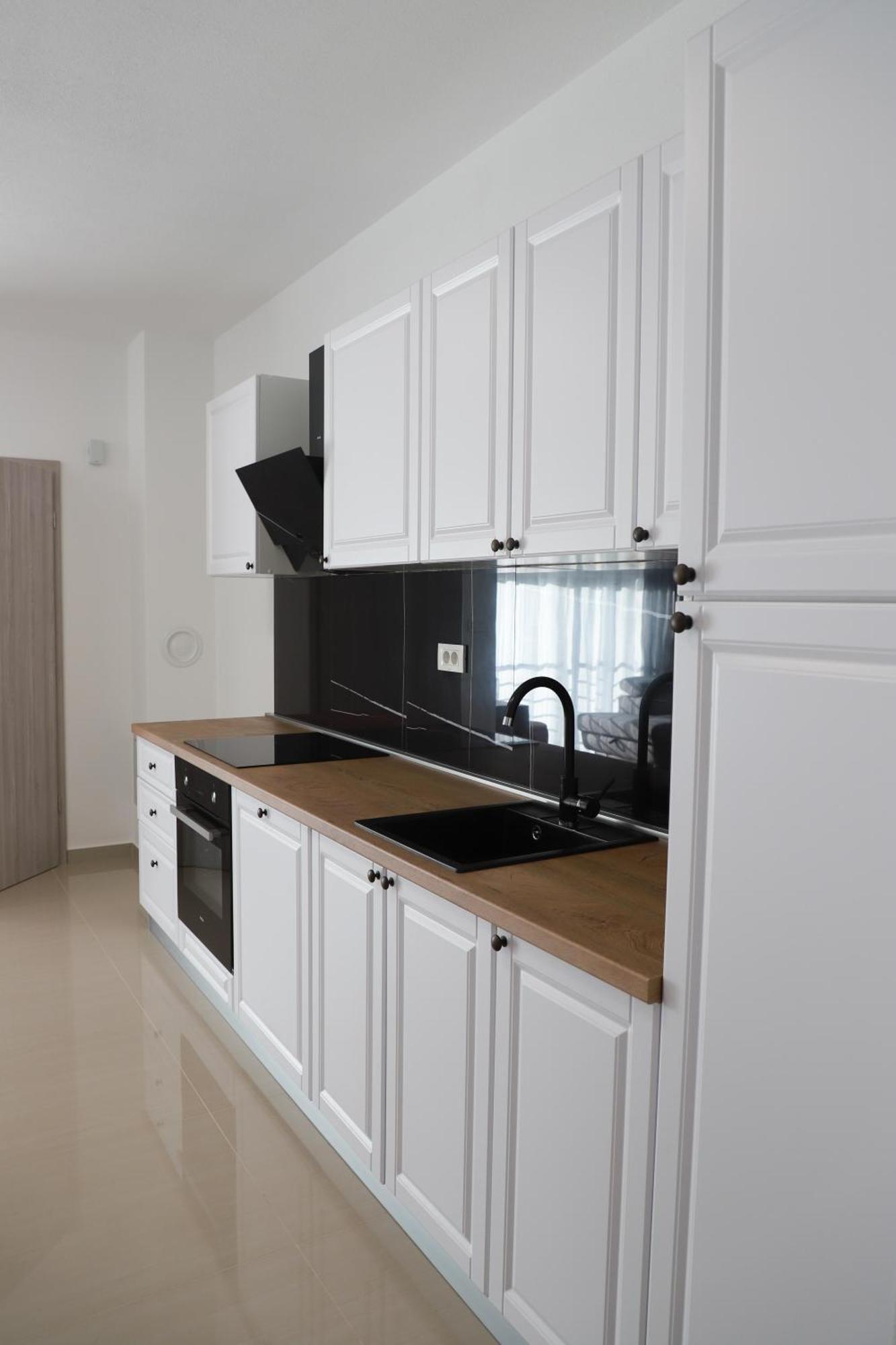 Holiday Apartments Ivano & Leo - Private Parking Задар Екстериор снимка
