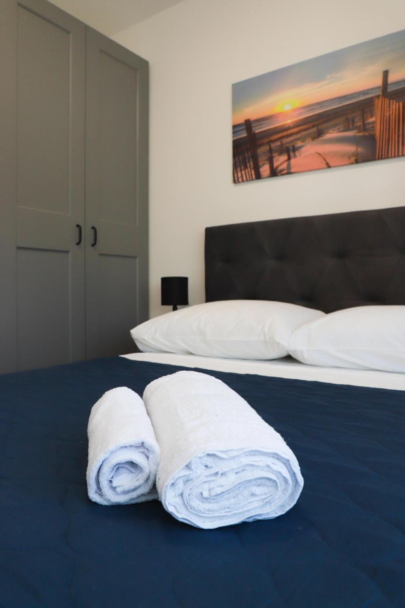 Holiday Apartments Ivano & Leo - Private Parking Задар Екстериор снимка
