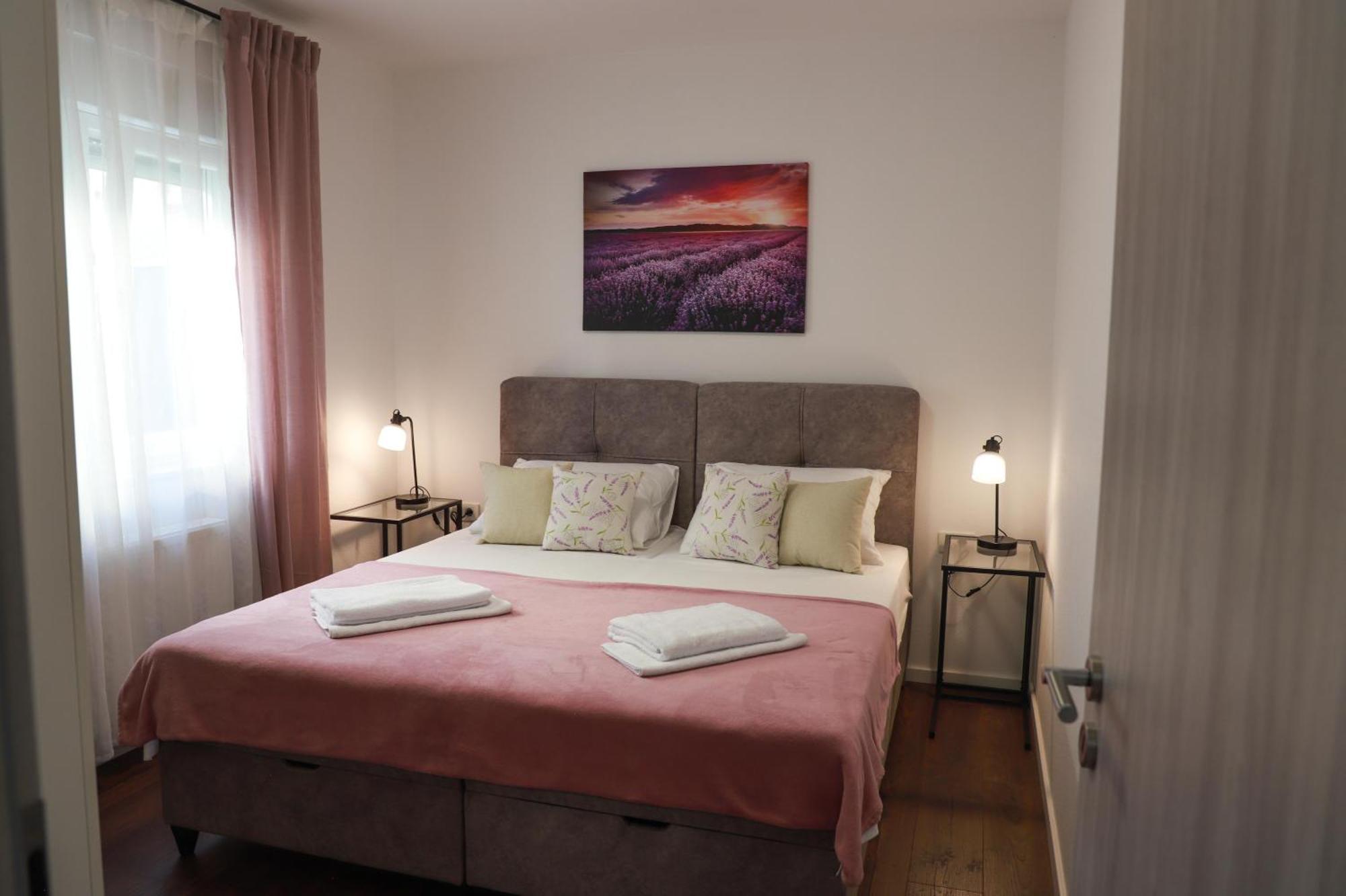 Holiday Apartments Ivano & Leo - Private Parking Задар Екстериор снимка
