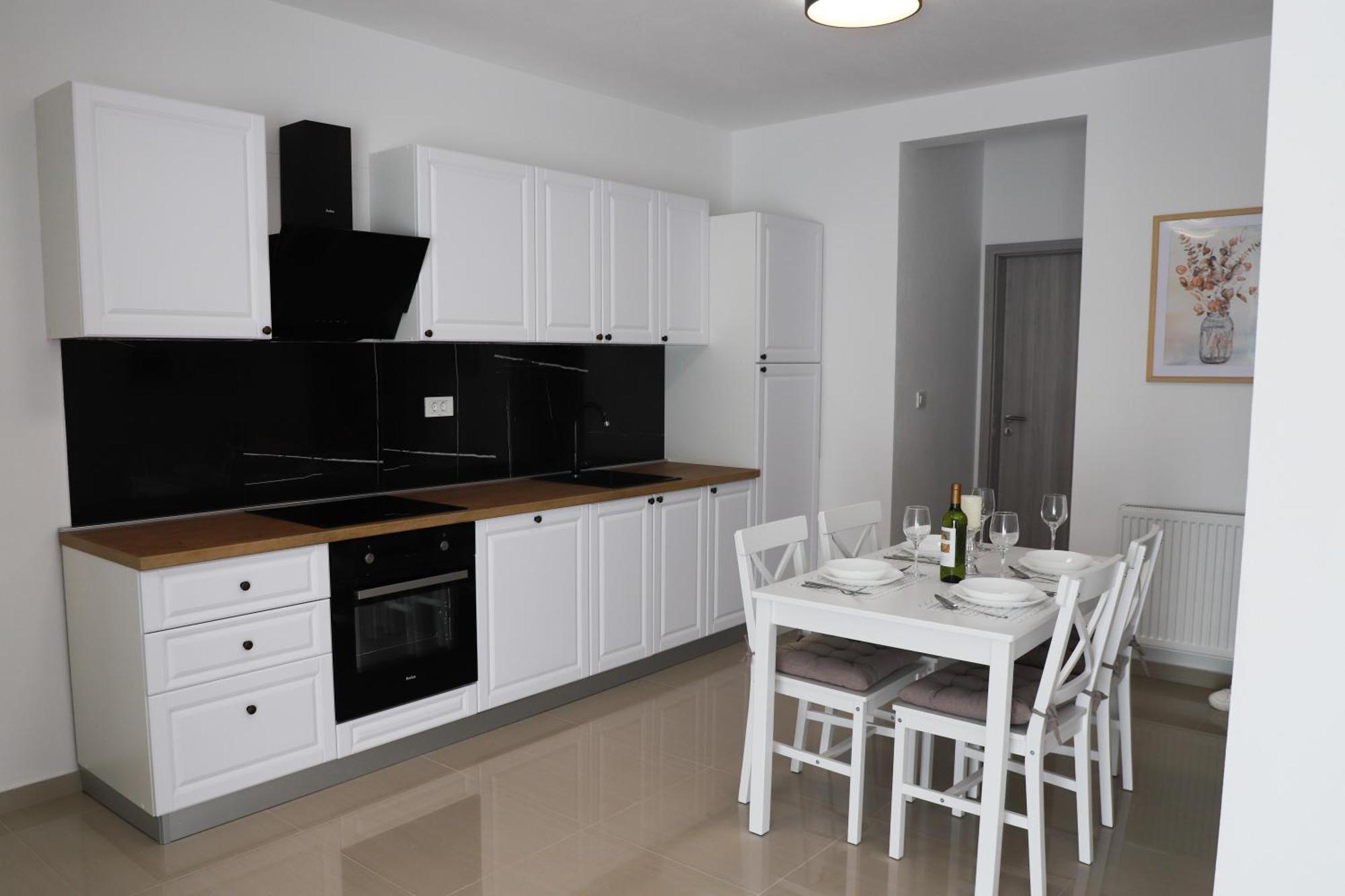 Holiday Apartments Ivano & Leo - Private Parking Задар Екстериор снимка