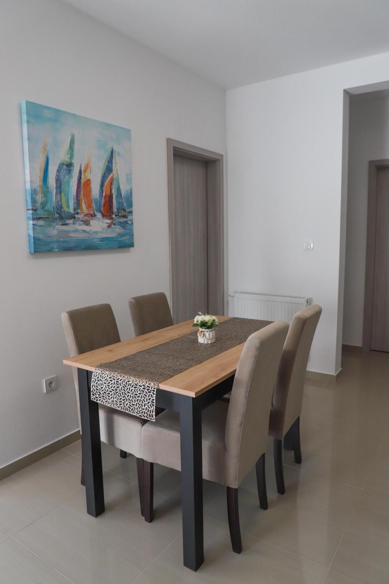 Holiday Apartments Ivano & Leo - Private Parking Задар Екстериор снимка