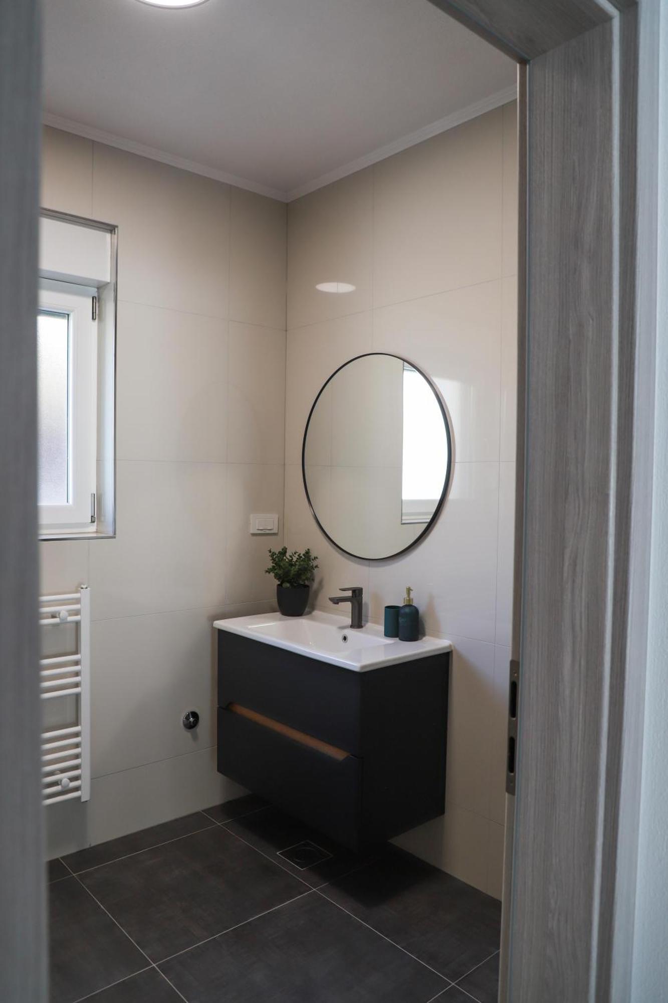 Holiday Apartments Ivano & Leo - Private Parking Задар Екстериор снимка