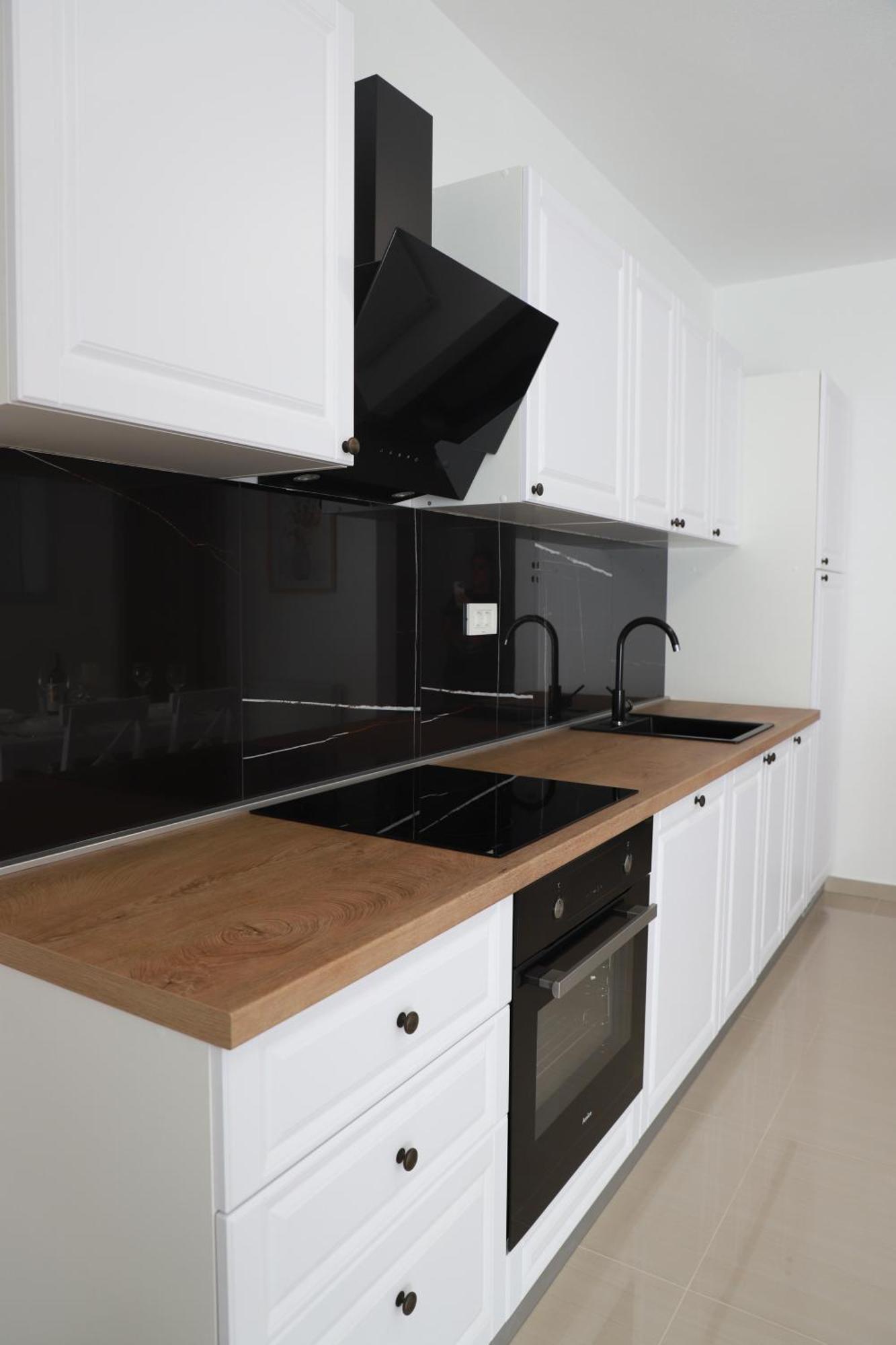 Holiday Apartments Ivano & Leo - Private Parking Задар Екстериор снимка