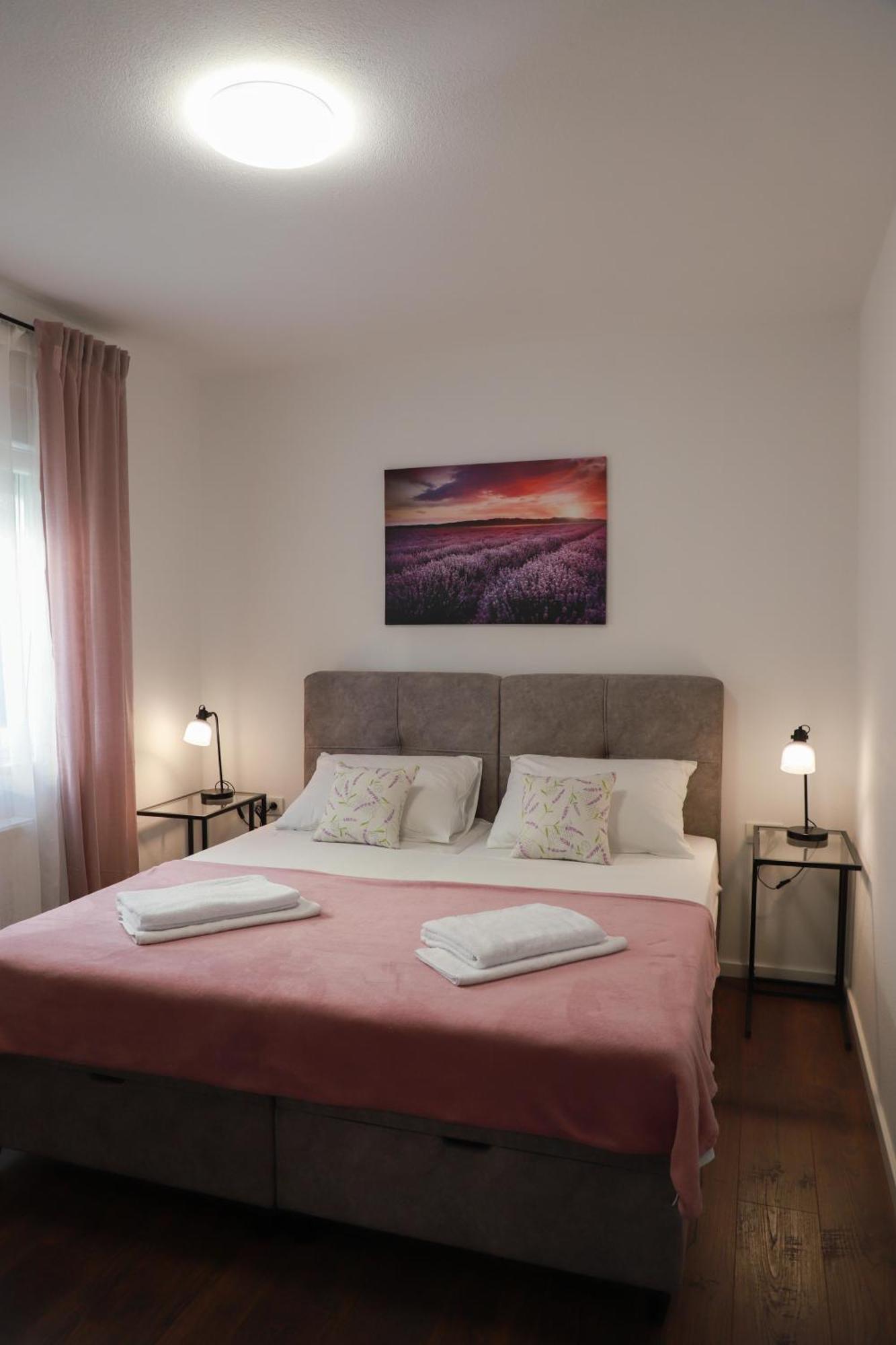 Holiday Apartments Ivano & Leo - Private Parking Задар Екстериор снимка