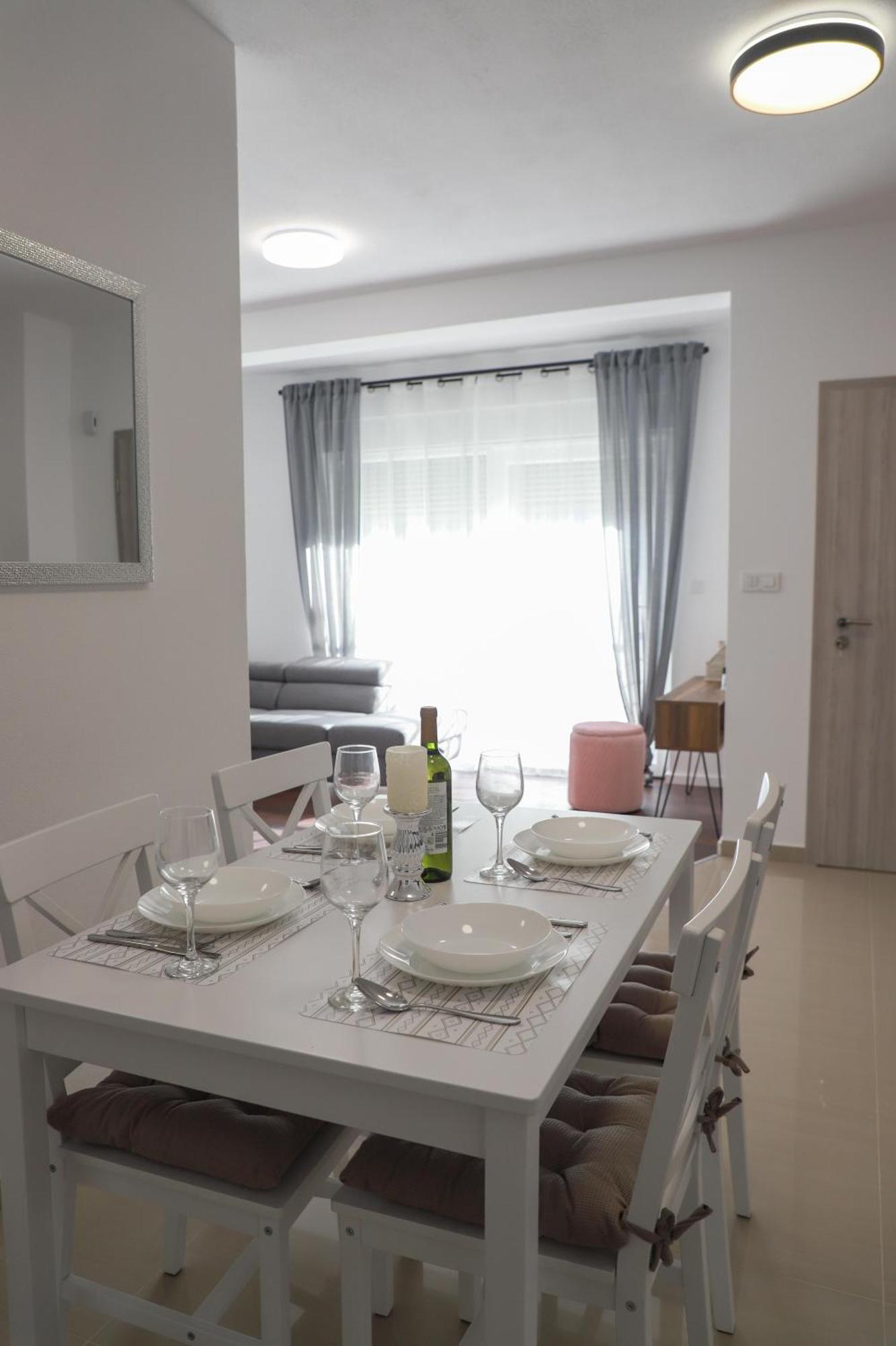 Holiday Apartments Ivano & Leo - Private Parking Задар Екстериор снимка
